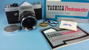 Clean simple lines. Show the customers that this camera was a SLR! Not your dad's TLR.