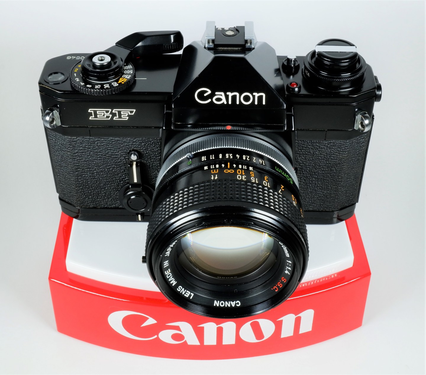 Canon EF – A Classic 35mm SLR | Chasing Classic Cameras with Chris