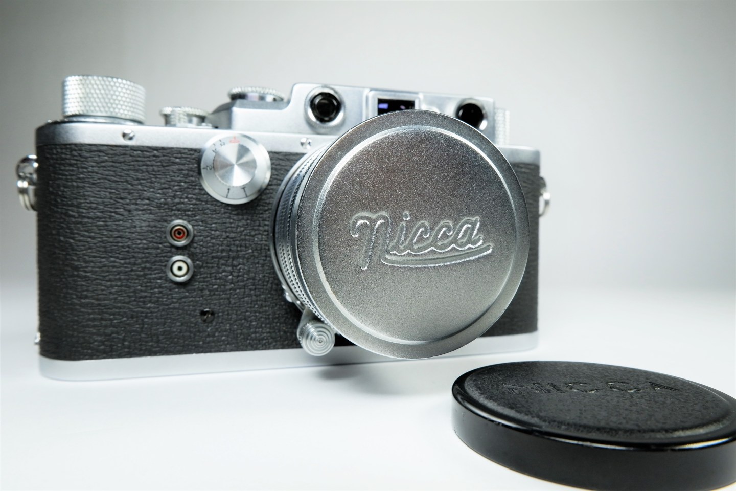 Rare Nicca lens cap – 1958 | Chasing Classic Cameras with Chris